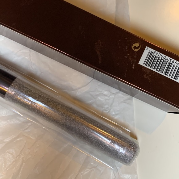 Hourglass No 1 Powder Brush - Picture 9 of 10